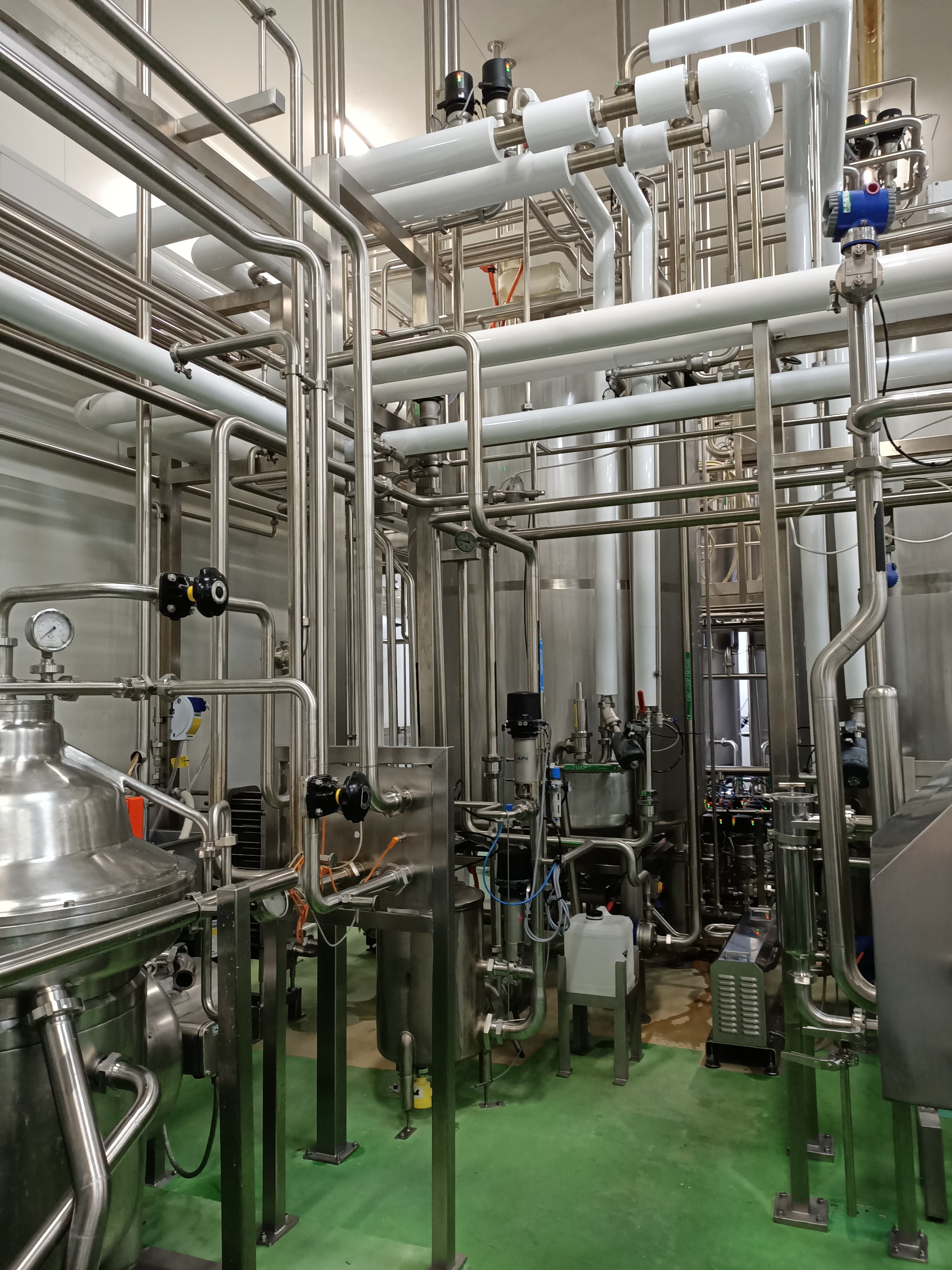 Stainless steel process pipework and valves used for clean-in-place and product transfer