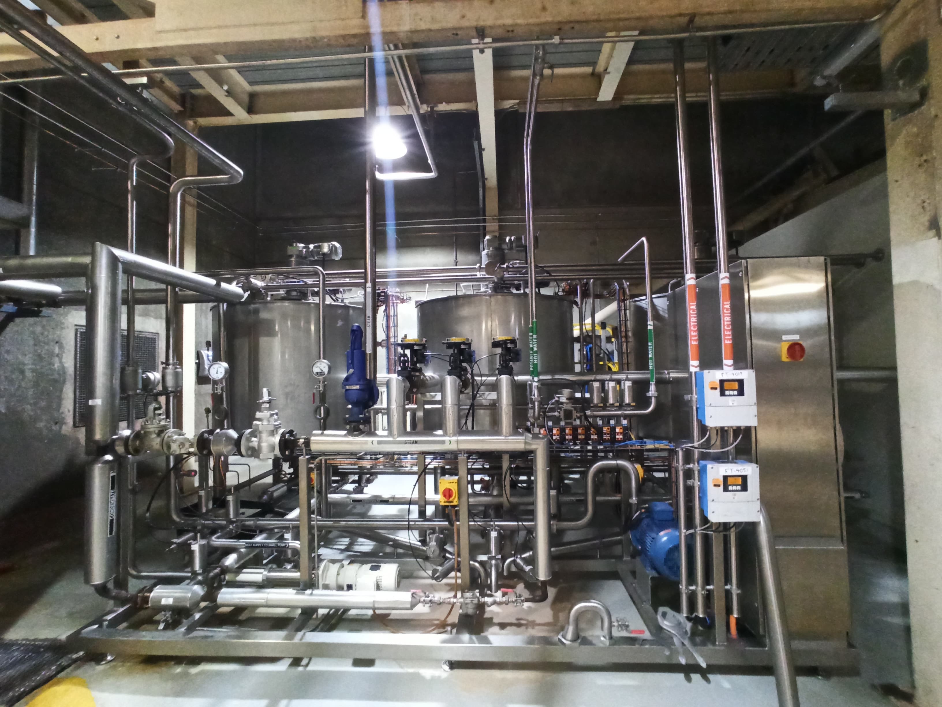 Process plant skid with valves, instruments and insulated pipework